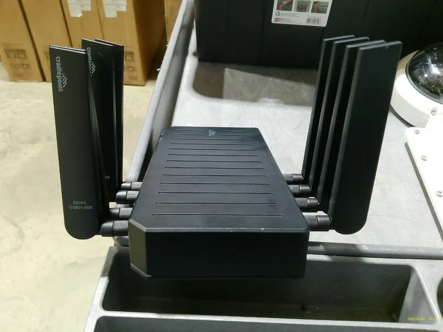 Маршрутизатор Cradlepoint E300-C18B Series Enterprise 5G Router E300