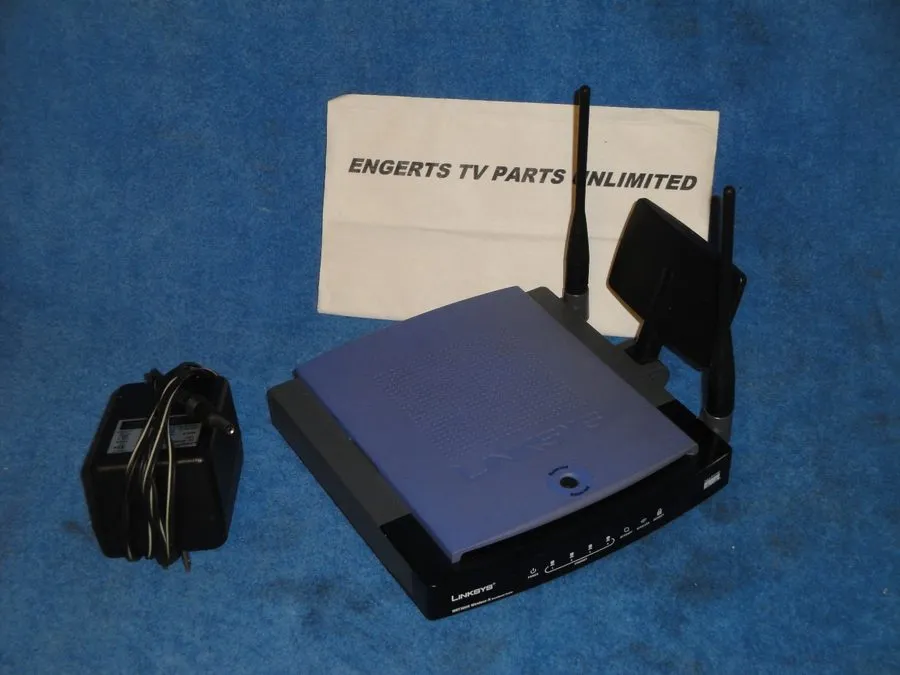 Маршрутизатор Linksys WRT300N 270 Mbps 4-Port Gigabit Wireless N Router