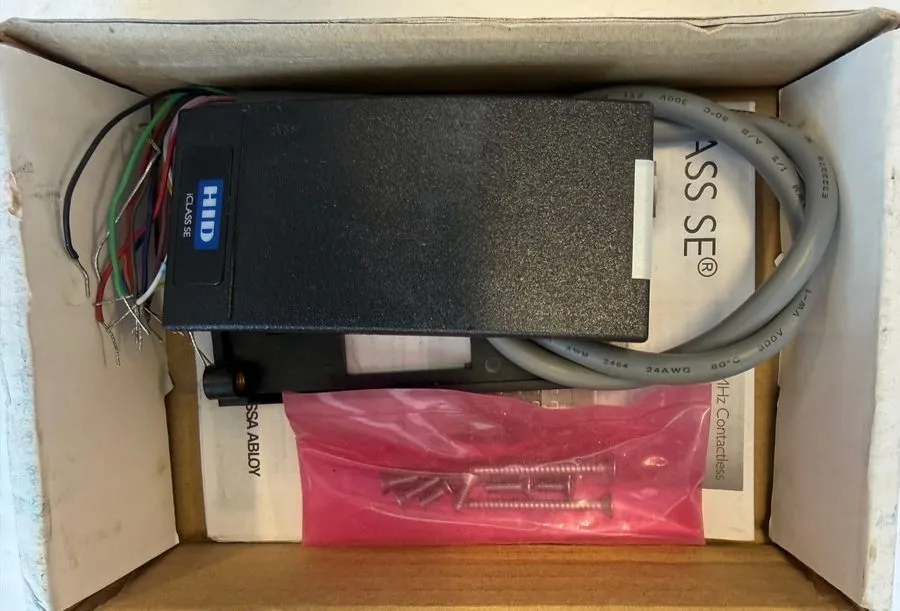 Оборудование видеонаблюдения HID 900NTNNEK00000 iCLASS SE R10 Mini Mullion er — фото лота 1