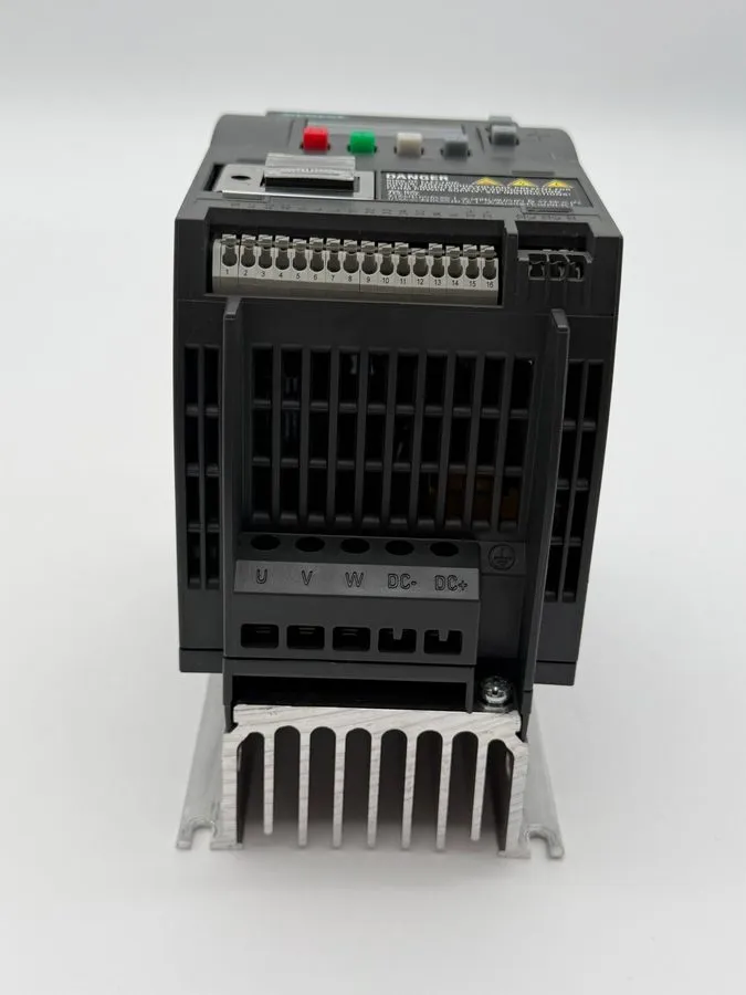 Частотный преобразователь SIEMENS SINAMICS 6SL3210-5BE13-7UV0 0.37KW 400VAC V20 