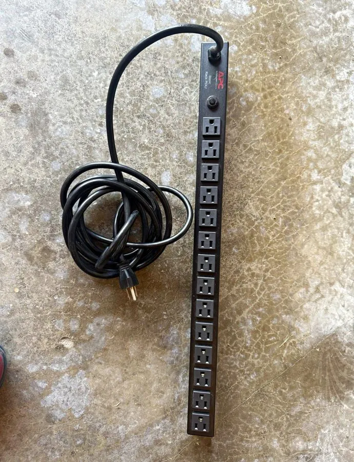 Блок розеток PDU 14-Outlet Rack Mount Surge Protector Power Strip PDU, 15A, 120V