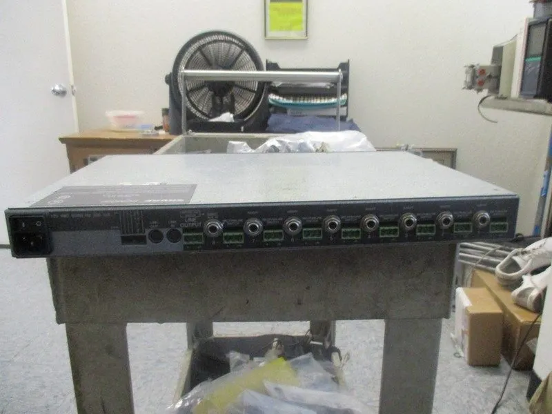 Микшерный пульт Shure SCM800 Rackmount Professional 8 Channel Microphone Mixer