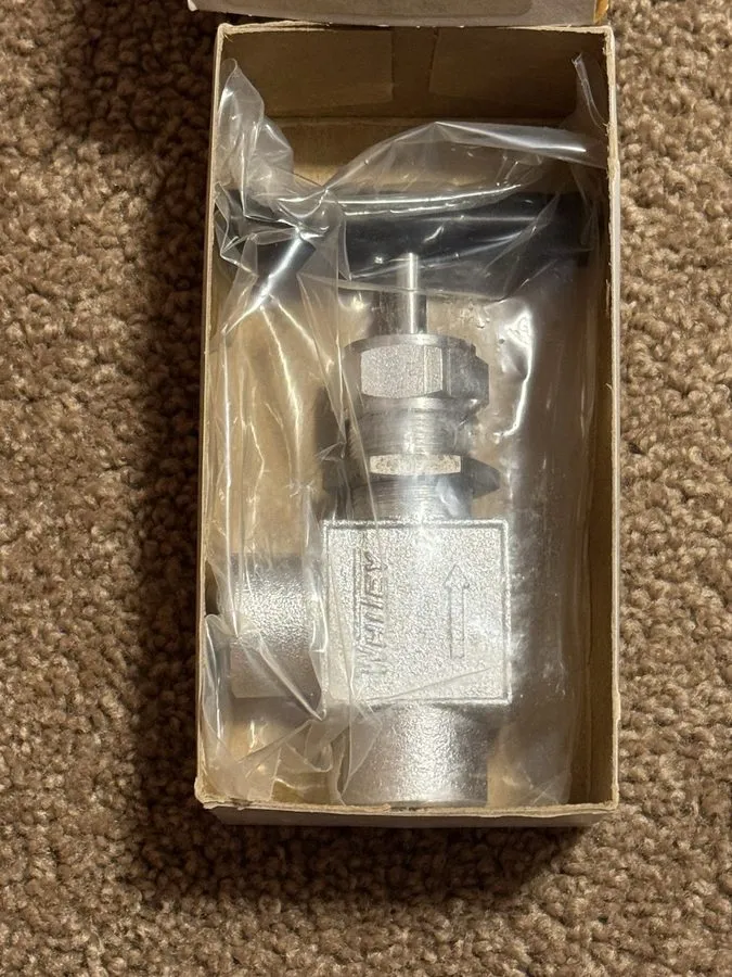 Клапан SWAGELOK WHITEY VALVE IN FACTORY BOX S-18VF8-A STEEL — фото лота 2