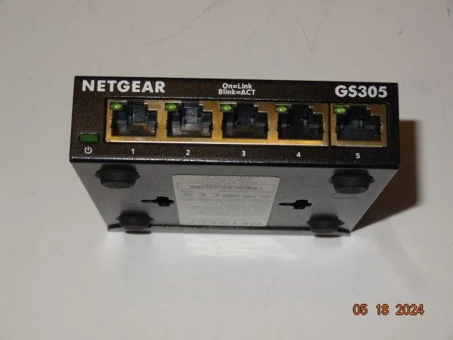 Коммутатор NETGEAR GS305v3 5 Port Gigabit Ethernet Unmanaged Switch