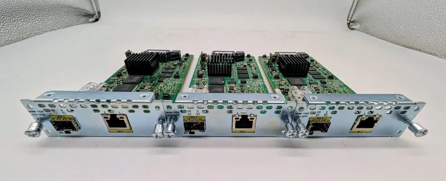Трансивер Cisco Systems NIM-1GE-CU-SFP 1-PORT GE WAN NIM Dual-Mode RJ45 & SFP — фото лота 1