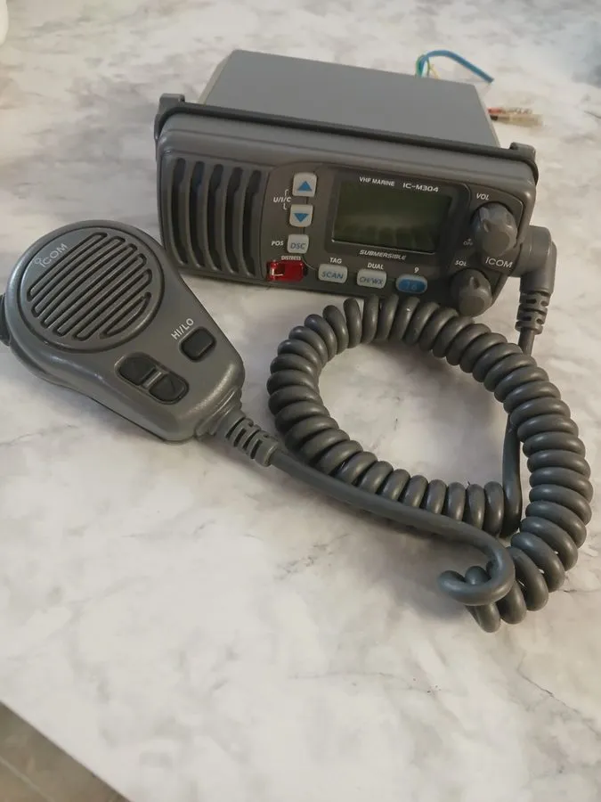 Радиостанция ICOM IC-M304 VHF Marine Transceiver 25W 156-163MHz