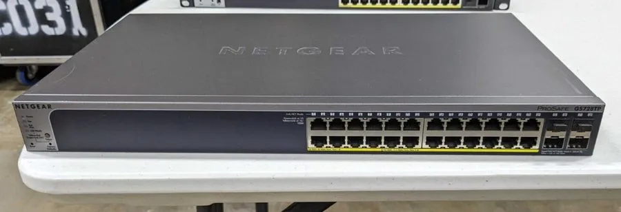 Коммутатор NETGEAR GS728TP Pro 24 Port Gigabit Smart PoE+ Switch 190W 4x SFP GS7