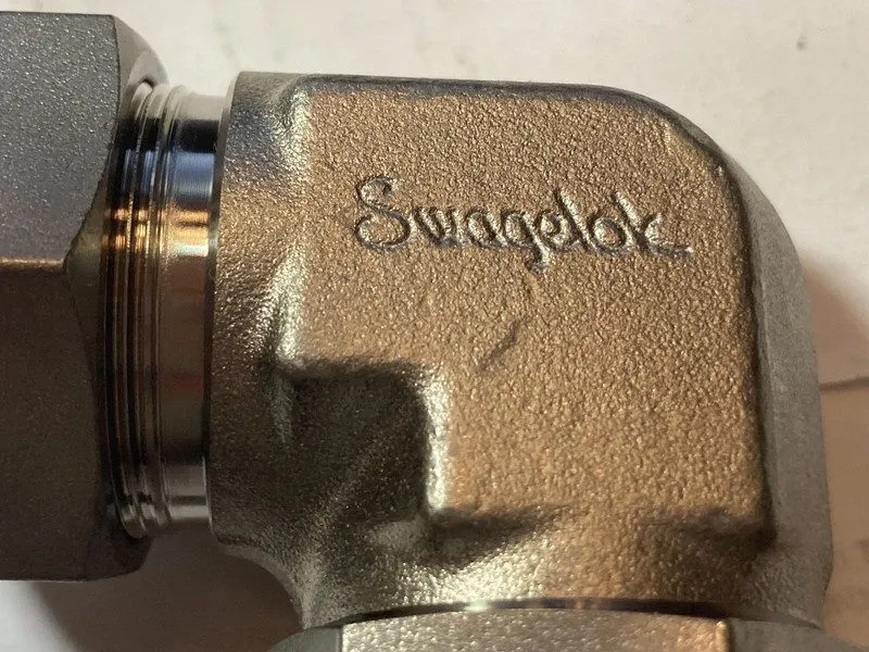 Фитинг Swagelok SS-1610-2-16ST positionable Stainless Male Elbow Fitting, 1" Tub — фото лота 2