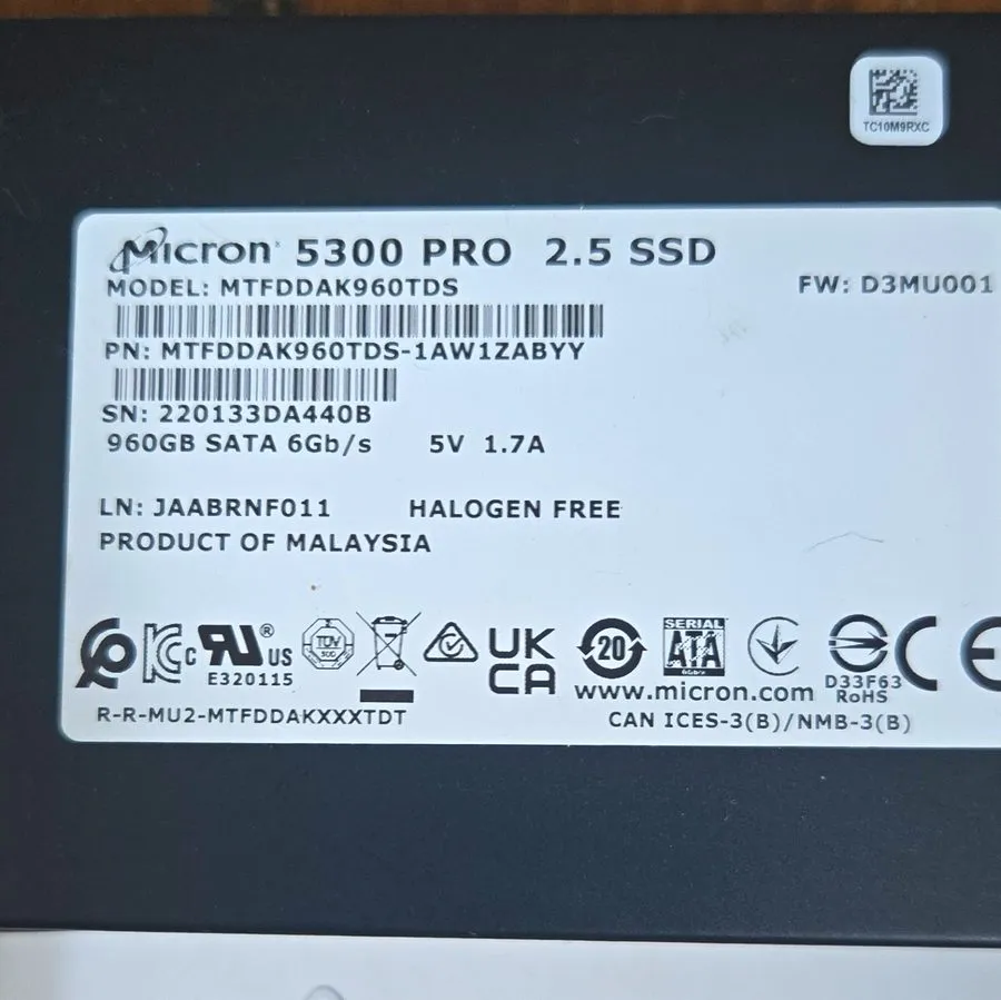 SSD-накопитель Dell Micron 960GB SATA 6Gb/s Enterprise SSD MTFDDAK960TDS DP/N 0C