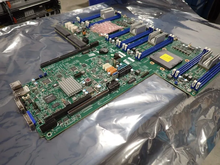 Материнская плата SuperMicro P8DTU-HMC-IB02J System Control Server Main Motherbo — фото лота 2
