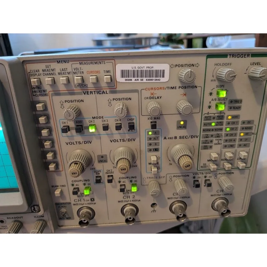 Осциллограф TEKTRONIX 2246 4 Channel 100 MHz Oscilloscope — фото лота 1