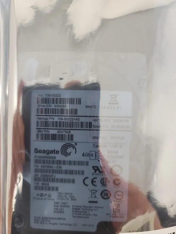 Жёсткий диск NETAPP X423A-R5 900GB 10K SAS 6GB 2.5in HDD 00V7528 108-00222+E0 SP — фото лота 3