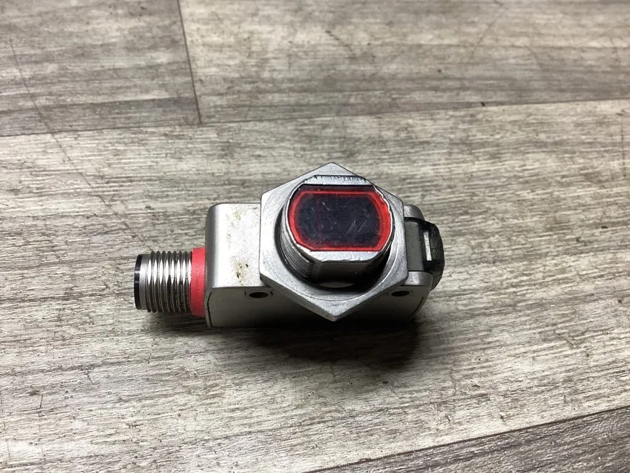 Датчик KEYENCE LR-ZB90CB LASER SENSOR 10-30VDC