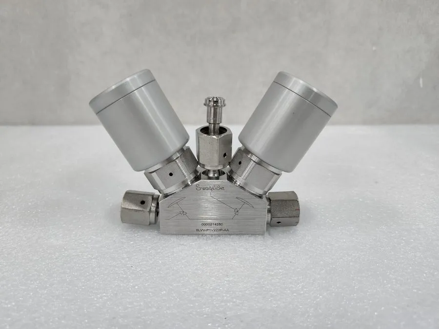 Клапан As-Is SWAGELOK DIAPHRAGM SEALED 2-VALVE 3-PORT MONOBLOCK 6LVV-P1V222P-AA