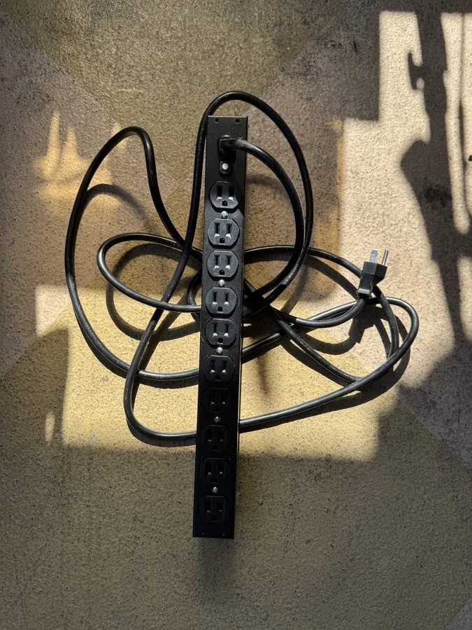 Блок розеток PDU APC AP9562 1U 15A 120V 12-Outlet Rackmount Power Distribution U