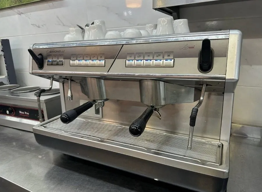 Кофемашина Nuova Simonelli (AURELIA II) 2-Group Semi-Automatic Commercial Espres — фото лота 1