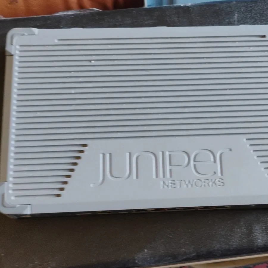 Межсетевой экран Juniper Networks SRX300 Services Desktop Security Appliance