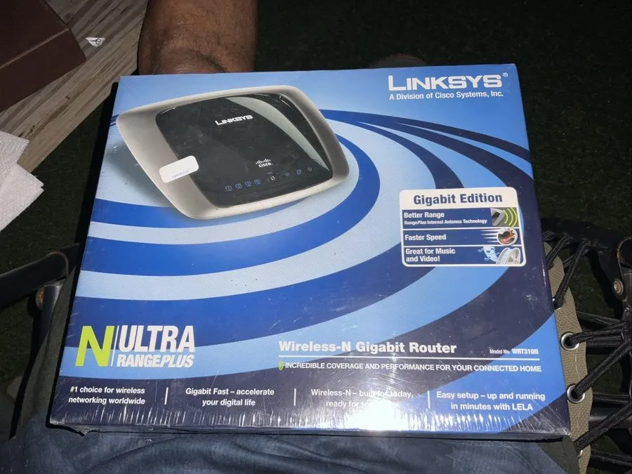 Маршрутизатор Cisco WRT310N 6.75 Mbps 4-Port Gigabit Wireless N Router — фото лота 1