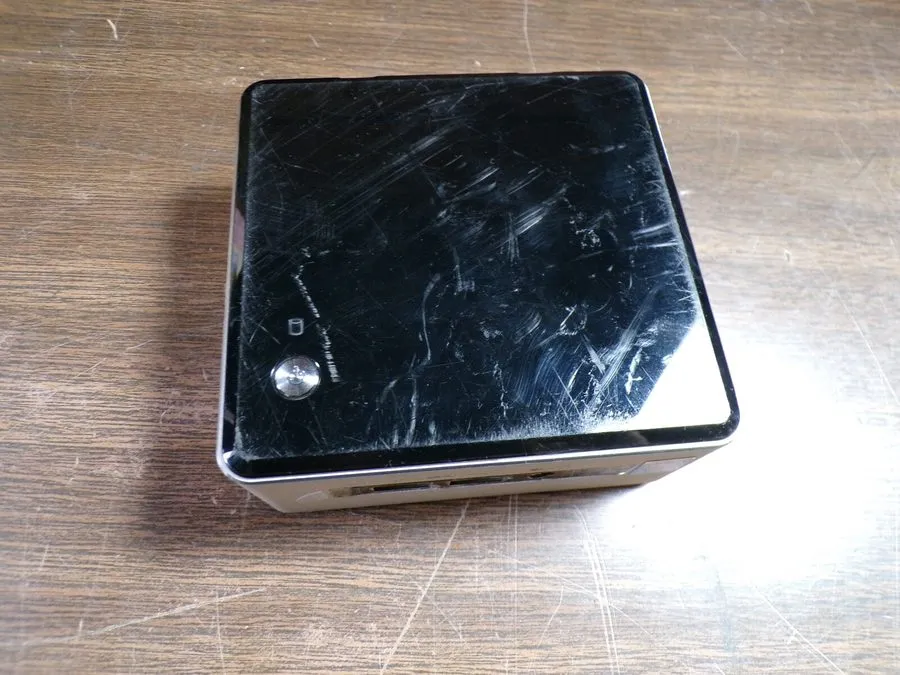 Жёсткий диск INTEL NUC5I3MYHE 8GB RAM NO HD/ NO CADDIE/ NO OS/ NO CHARGER