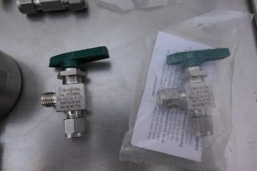 Трубопроводная арматура L1 SWAGELOK SS-42GS4-A-GR VALVE / EN837-3 GUAGE /TEES/ C