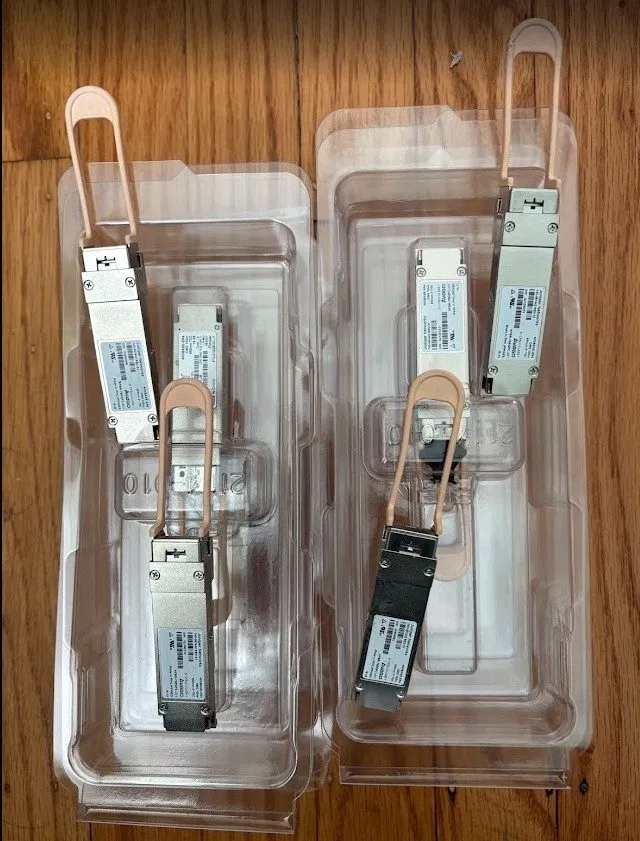 Трансивер Juniper Networks 40G QFX-QSFP-40G-SR4 740-032986 40GBASE-SR4 QSFP+ tra
