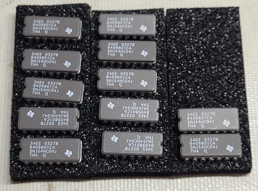 Микросхема Texas Instruments SNJ54HC04J IC, quantity of 7