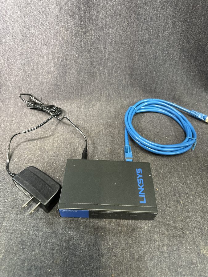 Коммутатор Linksys LGS105 5-Port Gigabit Desktop Ethernet Network Switch