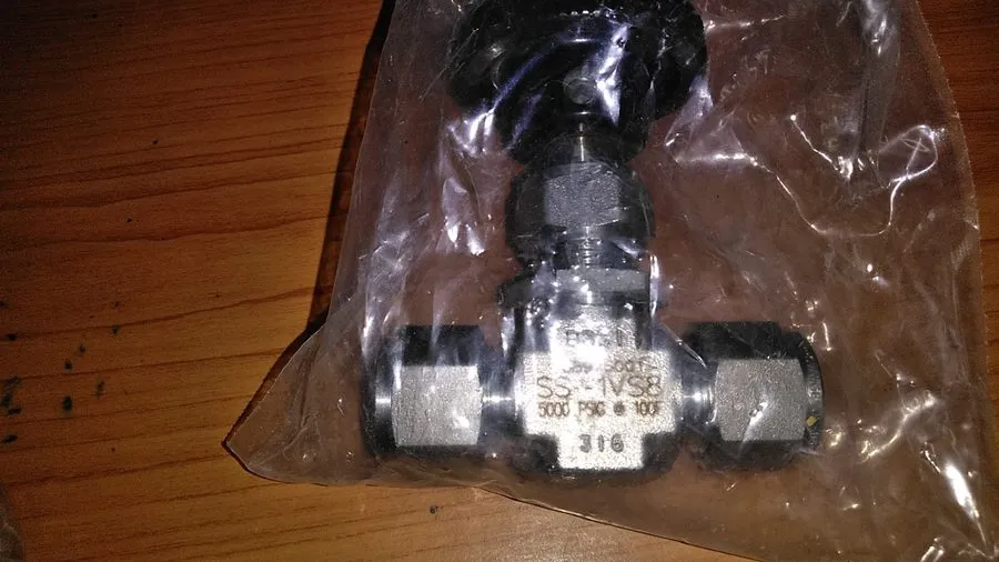 Клапан Swagelok 1/2" Integral Bonnet Needle Valve Vee Stem (SS-1VS8)