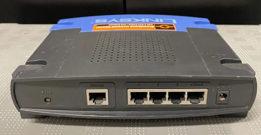 Маршрутизатор Cisco Linksys BEFSX41 Broadband Firewall Router 4-Port 10/100
