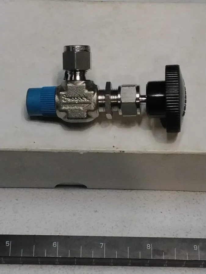 Клапан Swagelok SS-1VM4-S4-A Integral Bonnet Angle-Pattern Needle Valve FNSP
