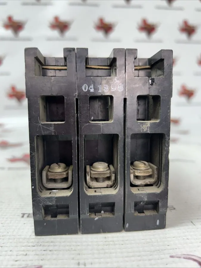 Автоматический выключатель SIEMENS SENTRON SERIES 15 AMP CIRCUIT BREAKER 3P 480  — фото лота 1