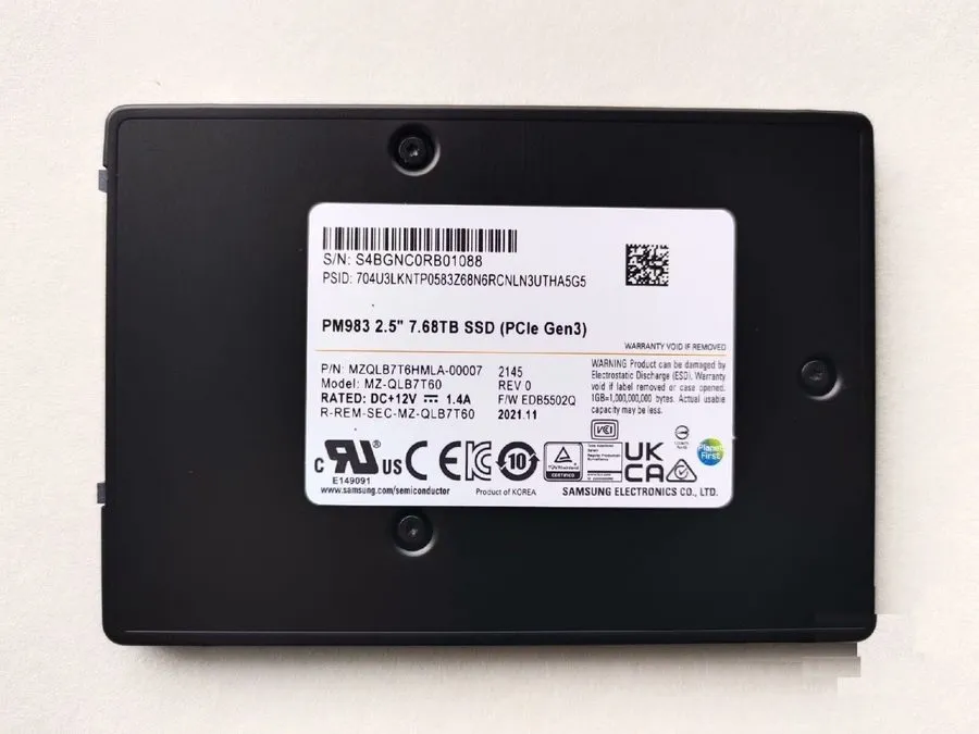 SSD-накопитель Samsung PM983 7.68TB SSD 2.5" NVMe PCIe Gen 3 U.2 MZQLB7T6HMLA-00