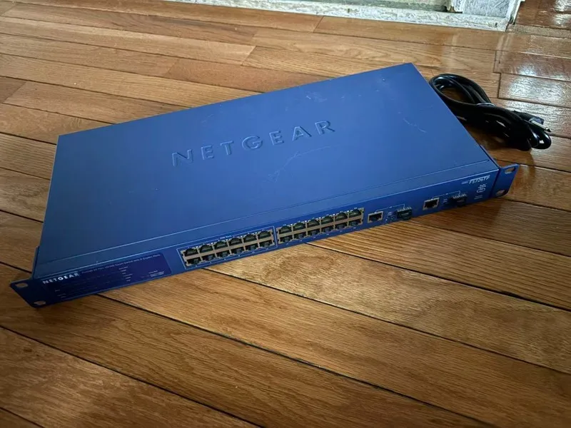 Коммутатор Netgear Prosafe FS726TP V1 24-Port 12-Port PoE Smart Ethernet Switch