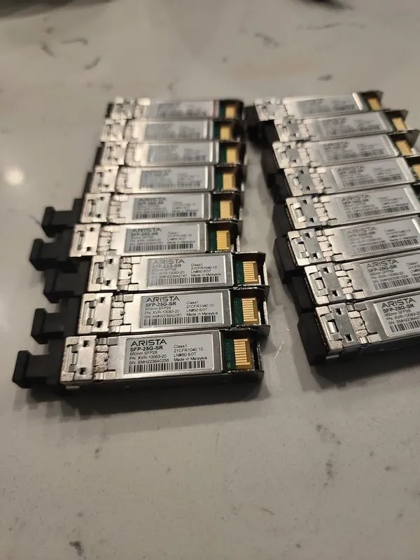 Трансивер Arista SFP-25G-SR 25GBASE-SR SFP28 850nm MMF 100m Optical Transceiver