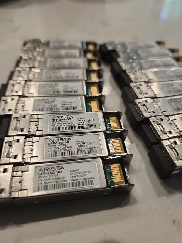 Трансивер Arista SFP-25G-SR 25GBASE-SR SFP28 850nm MMF 100m Optical Transceiver — фото лота 4