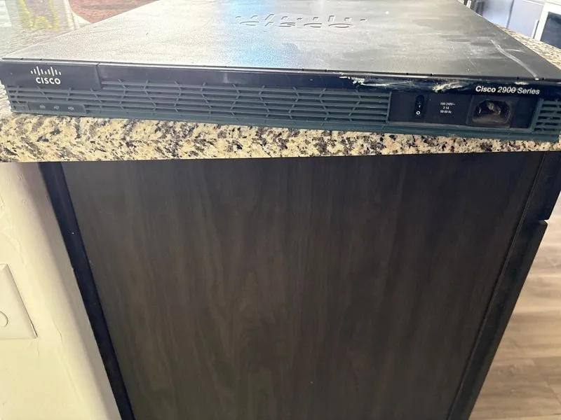 Маршрутизатор Cisco 2901/K9 Integrated Services Router 2-Port Gigabit Ethernet F — фото лота 1