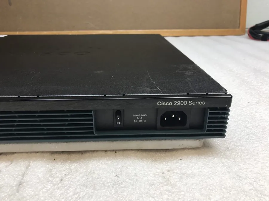 Маршрутизатор CISCO 2901 2-Port Gigabit Integrated Services Router CISCO2901/K9