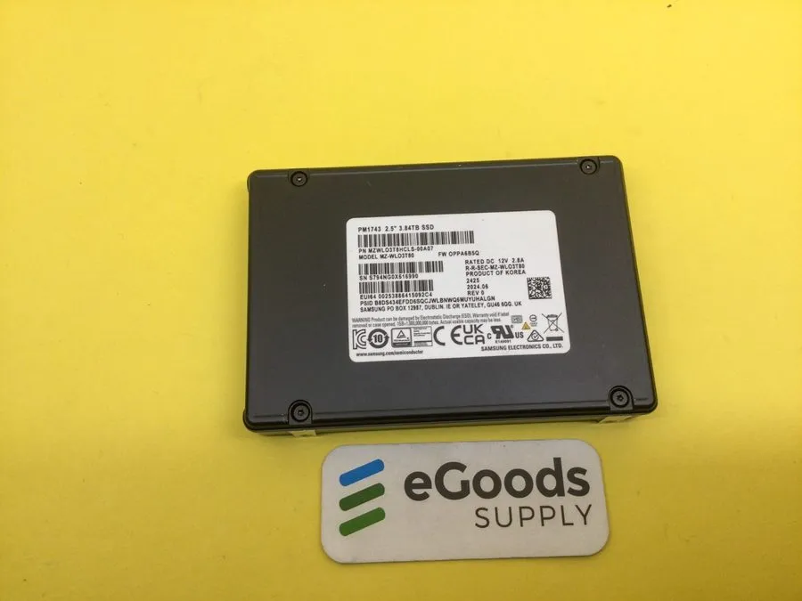 SSD-накопитель Samsung PM1743 SSD 3.84TB 2.5" PCIe 5.0 NVMe U.2 MZ-WLO3T80 MZWLO