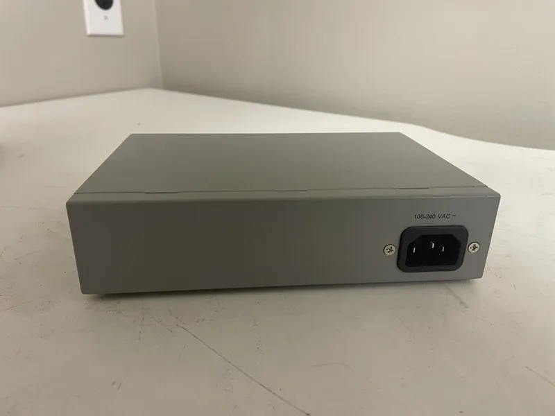 Коммутатор Allied Telesis AT-GS900/8 Unmanaged Gigabit Ethernet Switch 8-Port