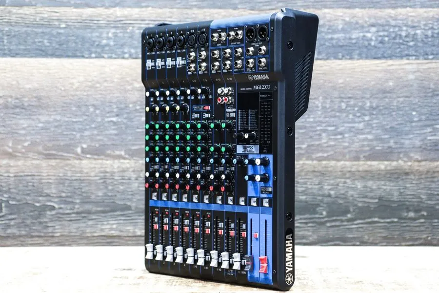 Микшерный пульт Yamaha MG12XU Mixing Console USB Audio 12-Channel Analog Mixer w — фото лота 1