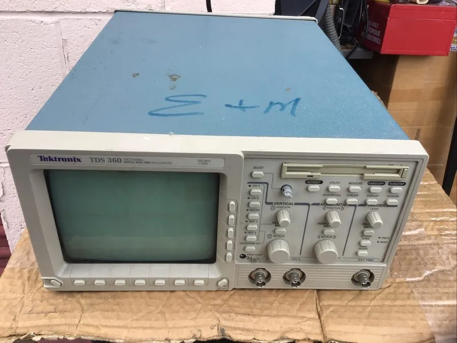 Осциллограф Tektronix TDS 360 Digital Oscilloscope 200MHz 1GS/s 2 channels, Powe