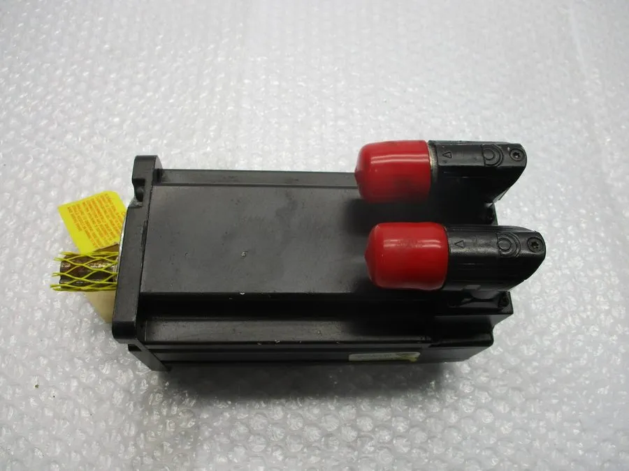 Серводвигатель Allen-Bradley Kinetix AC Servo Motor MPL-B330P-MJ72AA 460V 1.8kW
