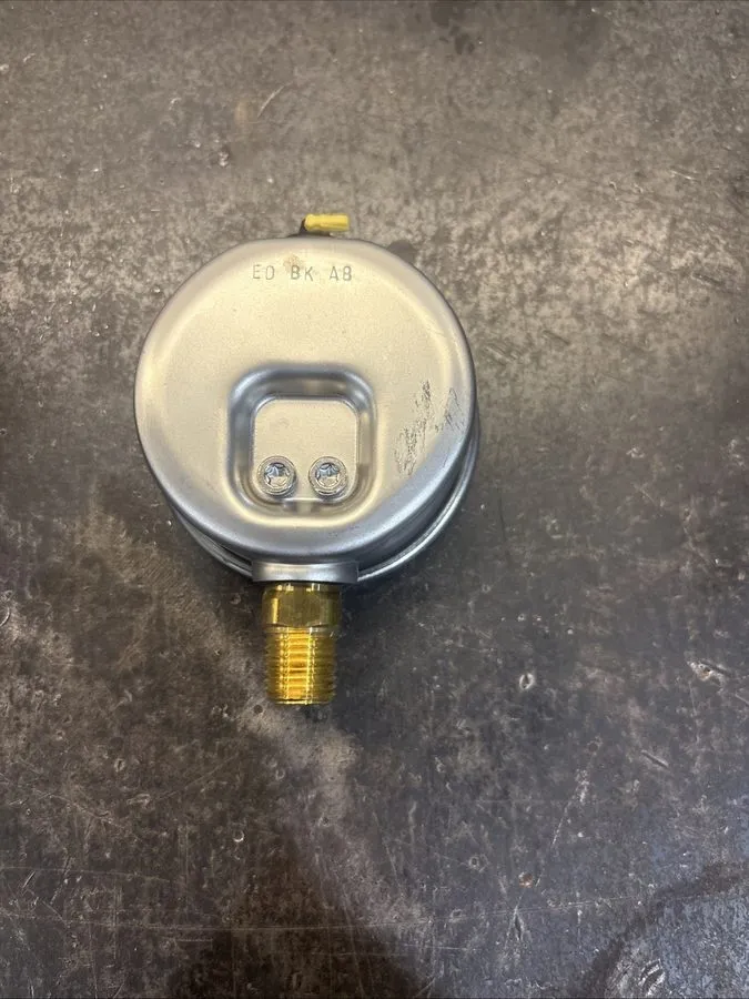 Трубопроводная арматура WIKA 300PSI 1/4" NPT PRESSURE GAUGE 213.53 9767096 — фото лота 1