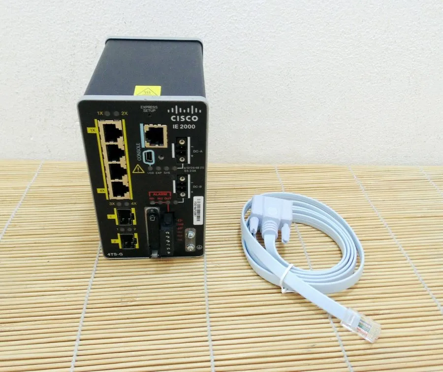Коммутатор IE-2000-4TS-G-L IE2000 4 FE Copper ports 2 GE SFP ports Lan Lite