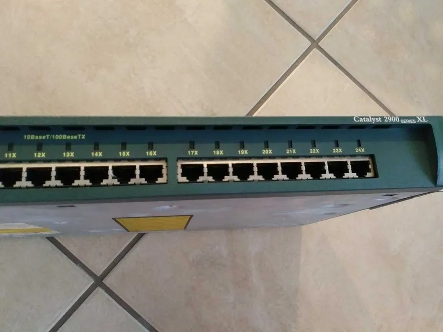 Коммутатор Cisco WS-C2924-XL-EN Catalyst 2900 XL 24-Port 10/100 Ethernet Switch