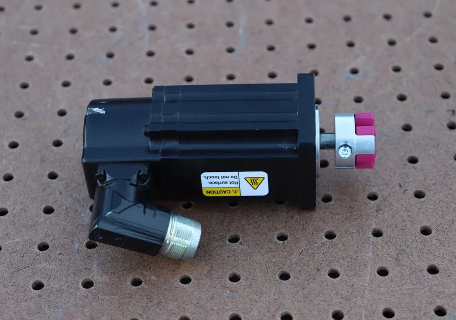 Серводвигатель Allen Bradley VPL-A0631E-PJ12AA Low Inertia AC Servo Motor