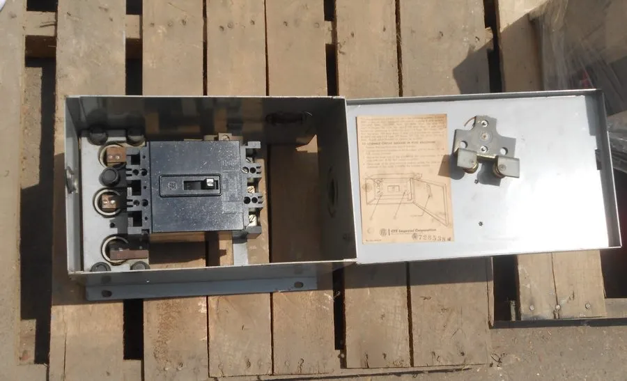 Автоматический выключатель I-T-E BEC3100 Circuit Breaker BUS Plug eHB3100 Breake
