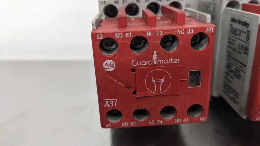Реле безопасности Allen-Bradley 700S-CF620EJC Ser A Guardmaster Safety Control R