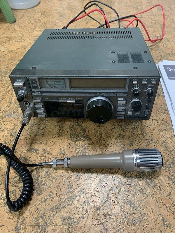 Радиостанция Icom IC-735 HF Transceiver-with MC-50 Mic Working Condition