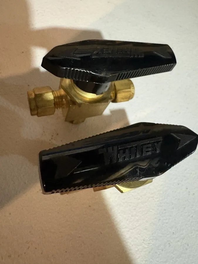 Клапан Swagelok B-43XS4 Brass 40 Series 3-Way Ball Valve FNSP